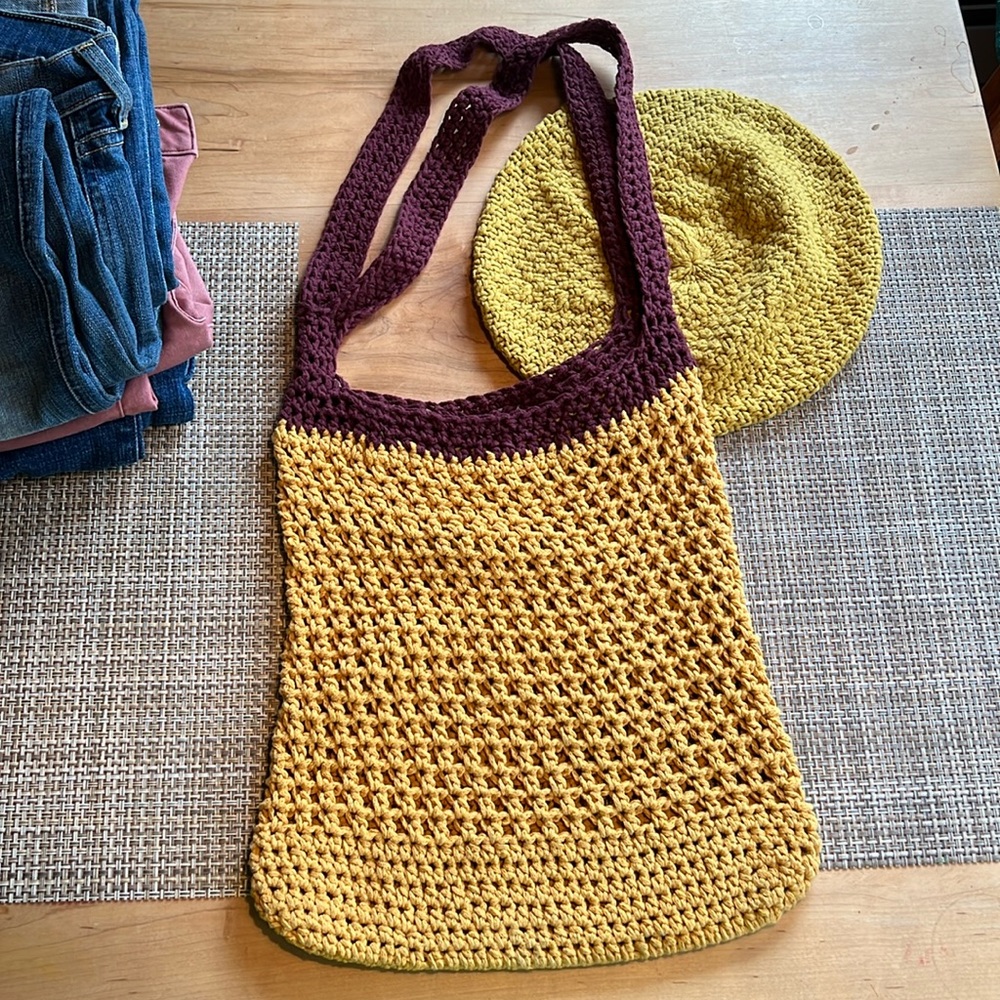 Mesh handbag with matching hat
